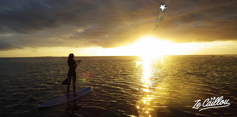 Pratique du paddle à l'ermitage au coucher de soleil à la Réunion