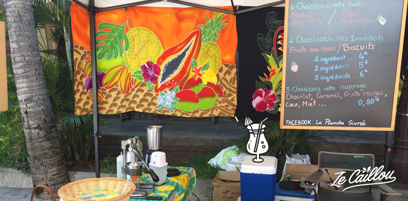 Déguster un bon jus de fruits frais sur un des nombreux marchés forains de l'île de la Réunion