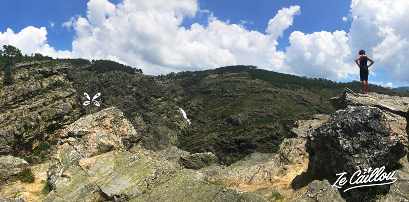 Vue panoramique sur la cascade des FIsgas de Ermelo dans le parque do alvao