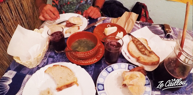 Les spécialités portugaises, sardines, échines de porc, soupe au choux, fromage maison