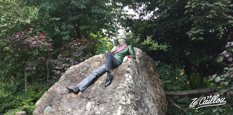 Oscar Wilde statue in the merrion Square of Dublin in Ireland