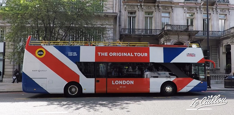 Le bus rouge à 2 étages un cliché de la ville de Londres en Angleterre.