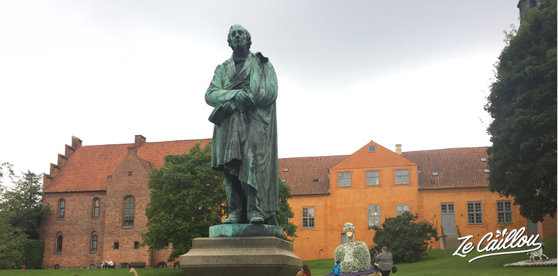 Statue de Hans Christian Handersen à Odense, sa ville natale au Danemark
