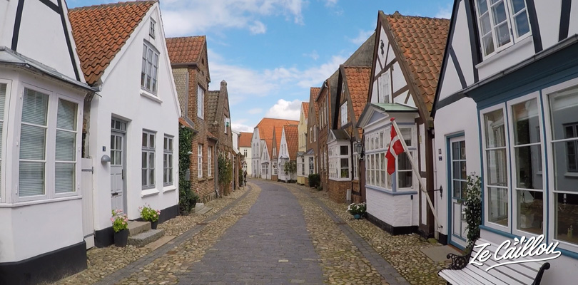 Les ruelles de maisons blanches à Tonder, plus vieille ville du Danemark