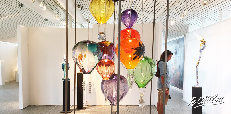 Visiter la galerie de la fabrique de verre Kosta en Suède.