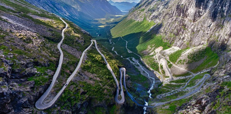 Route raide de Trollstigen sur le chemin de Molde en Norvège