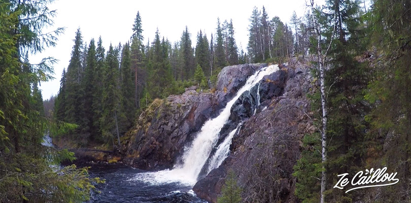 La cascade Hepokongas proche de Puolanka est la plus haute de Finlande