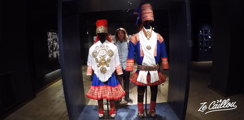Vêtements de cérémonie du peuple Sami qui vit en Laponie en Finlande