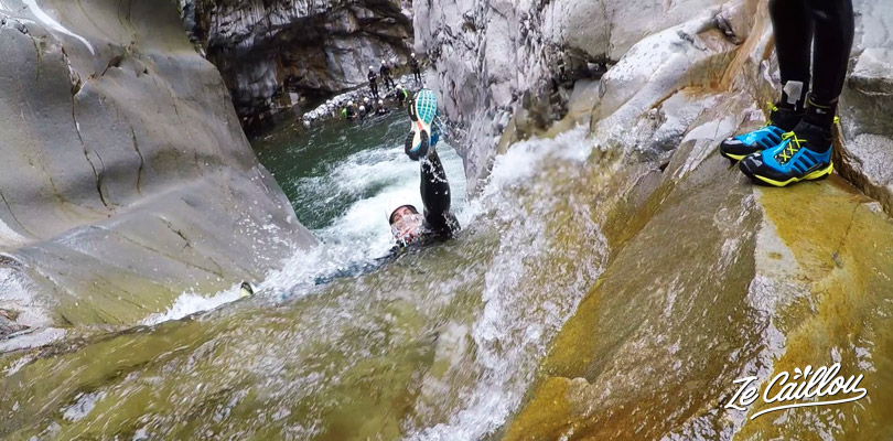 Have a lot of fun with natural slides while canyoning in the cirque de salazie.
