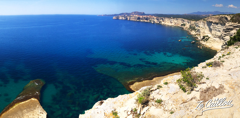 La plage des trois pointes sur la côte de Bonifacio dans le sud de la Corse.