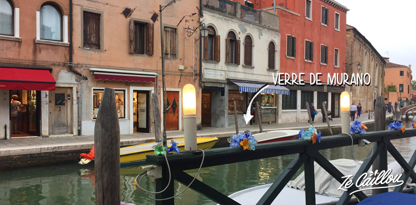 On trouve des décorations en verre de Murano sur l'île de Murano à Venise.