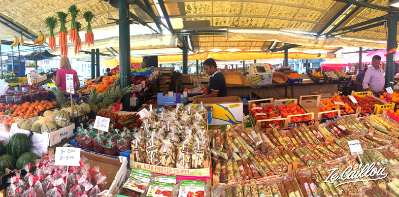 Les fruits, légumes et épices du marché de Rialto à découvrir à Venise.