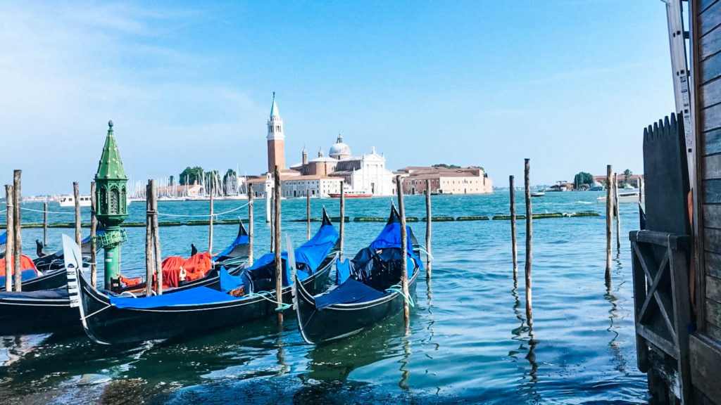 Visiter Venise grâce aux transports en commun, bus, tram, vaporetto, gondoles.