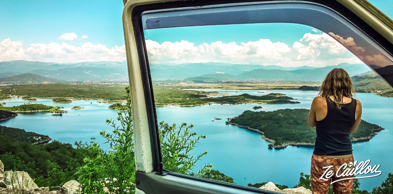 Magnifique point de vue sur le route entre Niksic et Risan au Monténégro.
