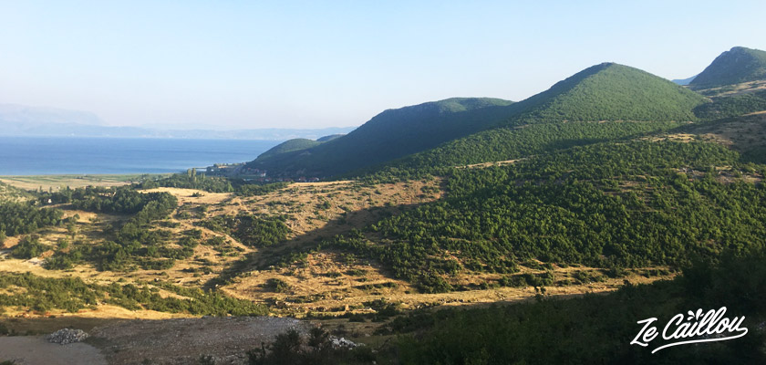Le jolis paysages du centre de l'Albanie, découvrez les meilleurs spots dans ce blog de voyage.