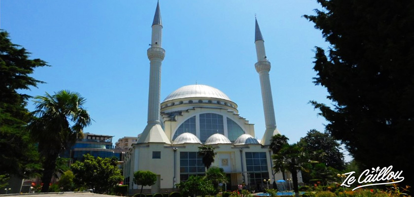 La mosquée Al Zamil à Shkodra au nord de l'Albanie pendant un voyage en Albanie en van.