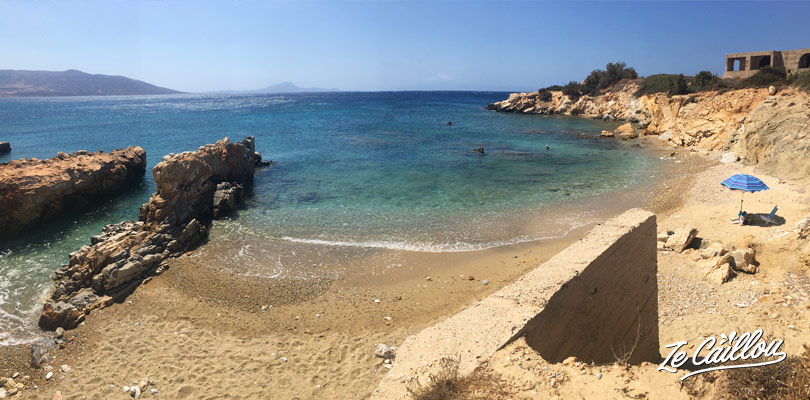 Notre petite plage tranquille, vers Alyko sur Naxos, une île grecque visitée avec notre van aménagé.