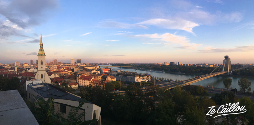 La vue depuis le château de Bratislava, lors de notre voyage en Slovaquie en van, ça claque ! 