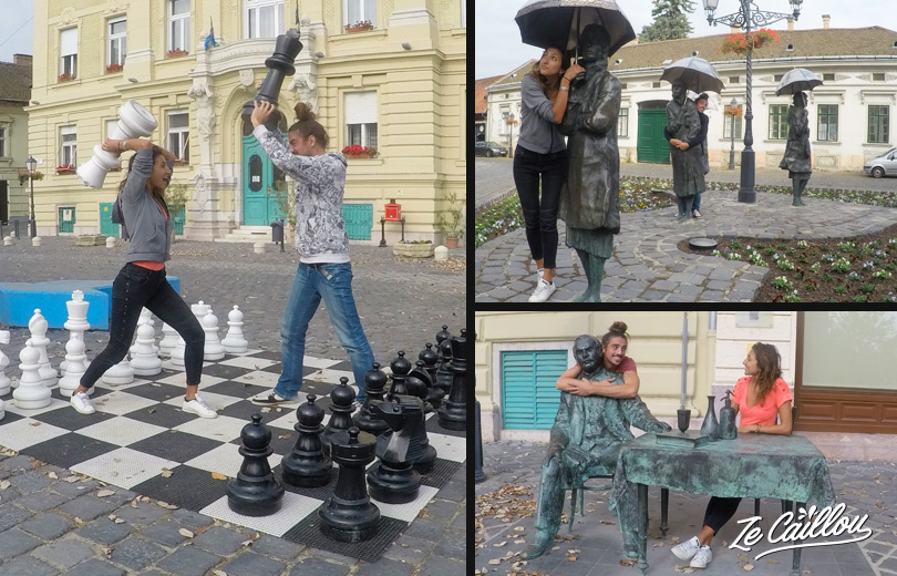 Jouer avec les statues dans la ville de Budapest lors de vos vacances en Hongrie en van.