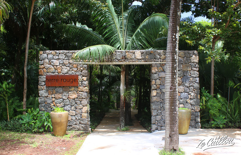 The entrance of this hotel in Terre Rouge, Vincendo, Saint-Joseph, wild south of La Reunion.