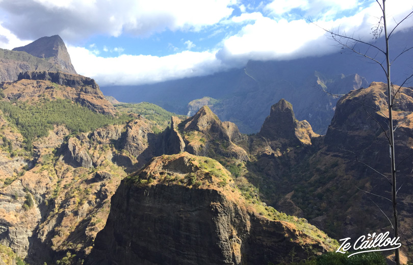 View on Mafate during the climb to Aurère during our big hike across Reunion Island on the GRR2.