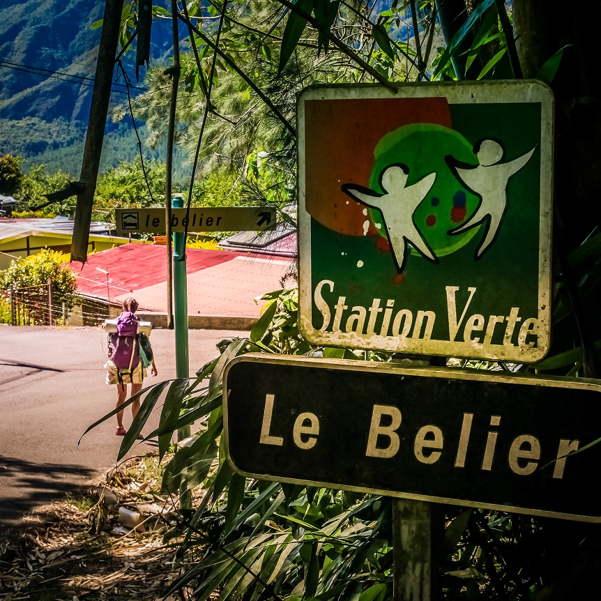 On arrive au village du Bélier lors de la dernière étape du GRR1 Réunion.