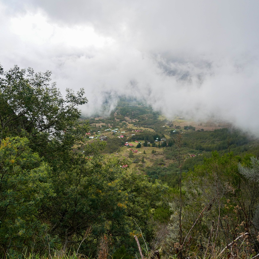 La vue sur Marla depuis le col du Taibit lors du GRR1 Réunion.