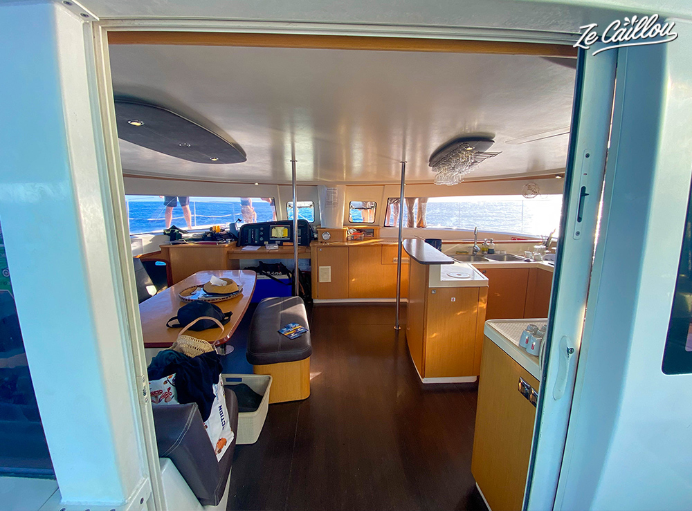 La cabine intérieure du catamaran pour cette super sortie en mer à la Réunion.