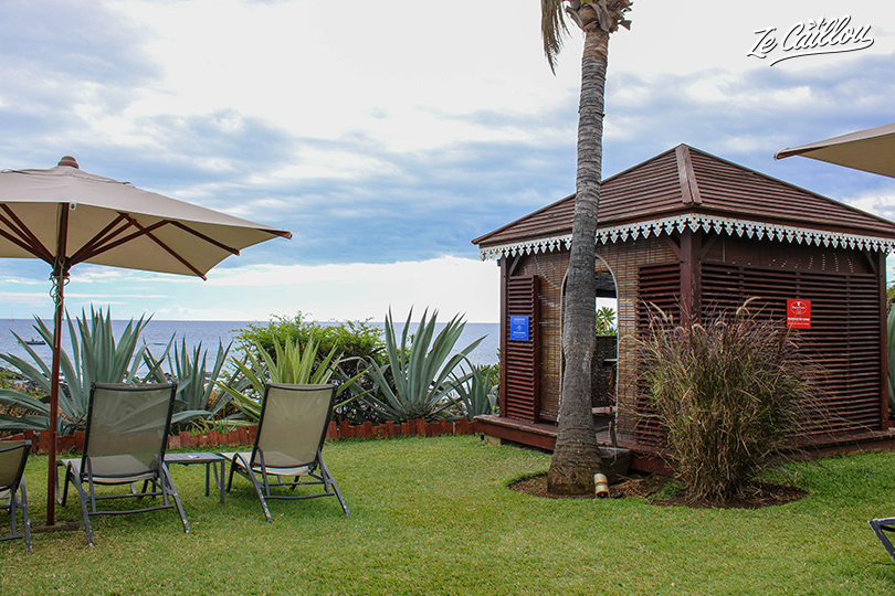 The nice wooden place reserved for the seaview massage in Reunion.