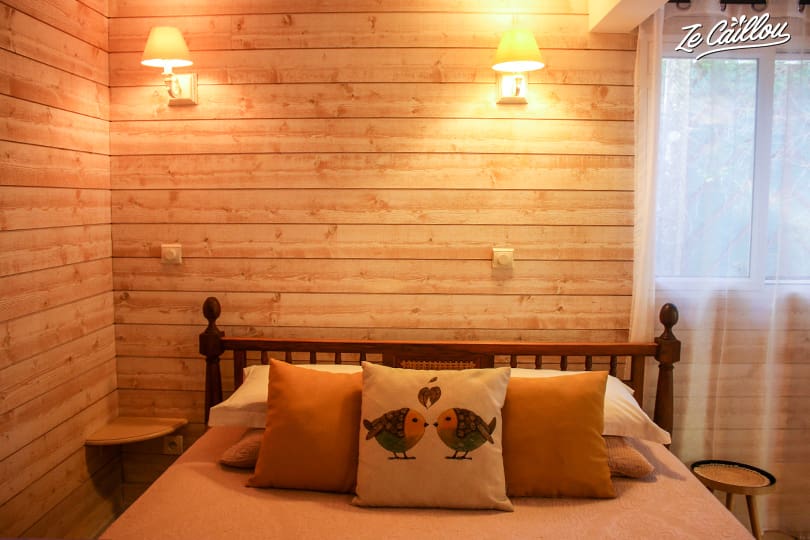 La jolie petite chambre double avec SDB privative à la maison d'hôtes Case o Zoizos à Saint-Joseph.