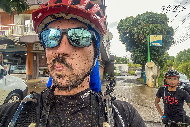 A bit of mud when descending the maido by mountain bike on a rainy day.