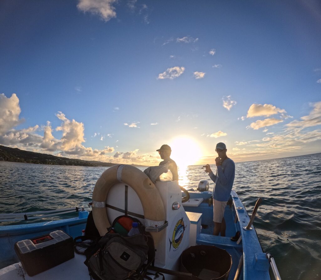 Fred et Léo lors de notre sortie de pêche aux morgates à Rodrigues.