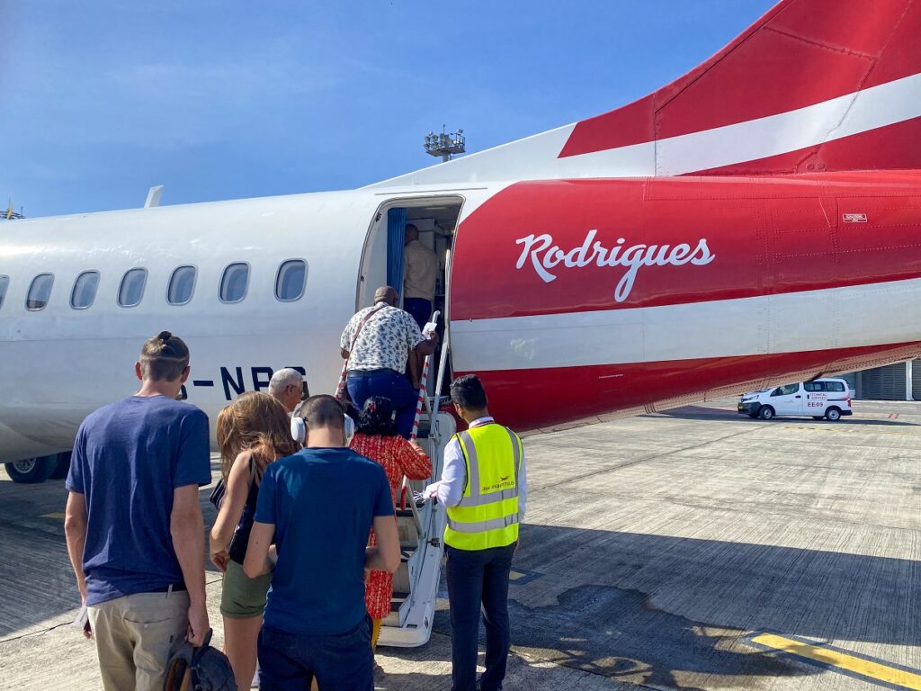 Avion Reunion Rodrigues pour des vacances sur une petite île dans l'océan indien.