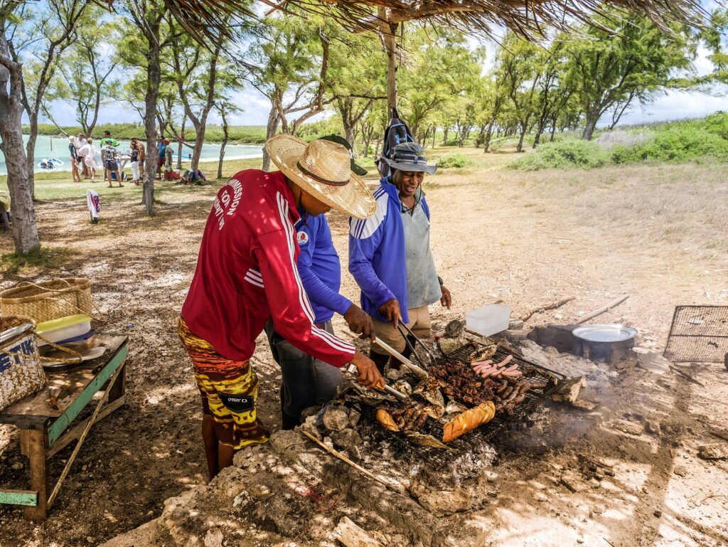 The guides who prepare lunch on Île au Chat.
