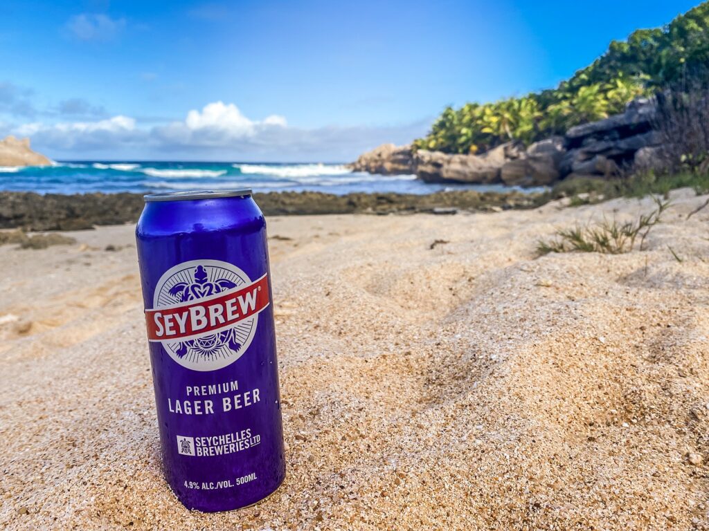 Vous ne pouvez pas visiter les Seychelles sans gouter la SeyBrew, la bière locale.