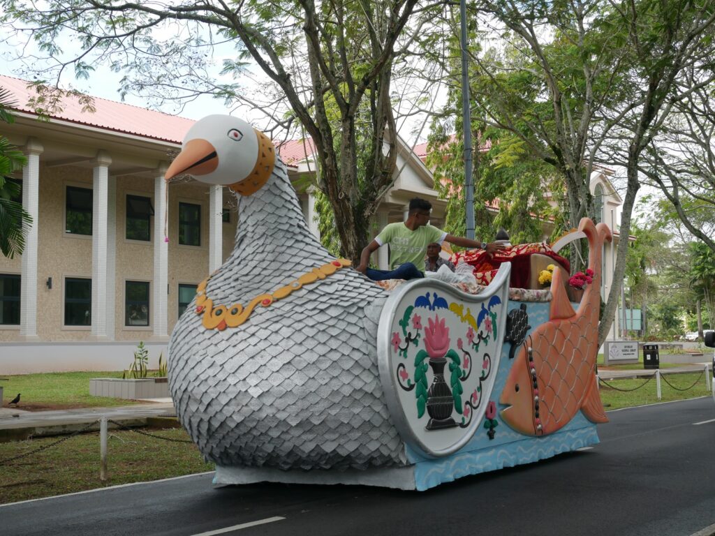 Les chars de la parade de la fête de l'indépendance des Seychelles.