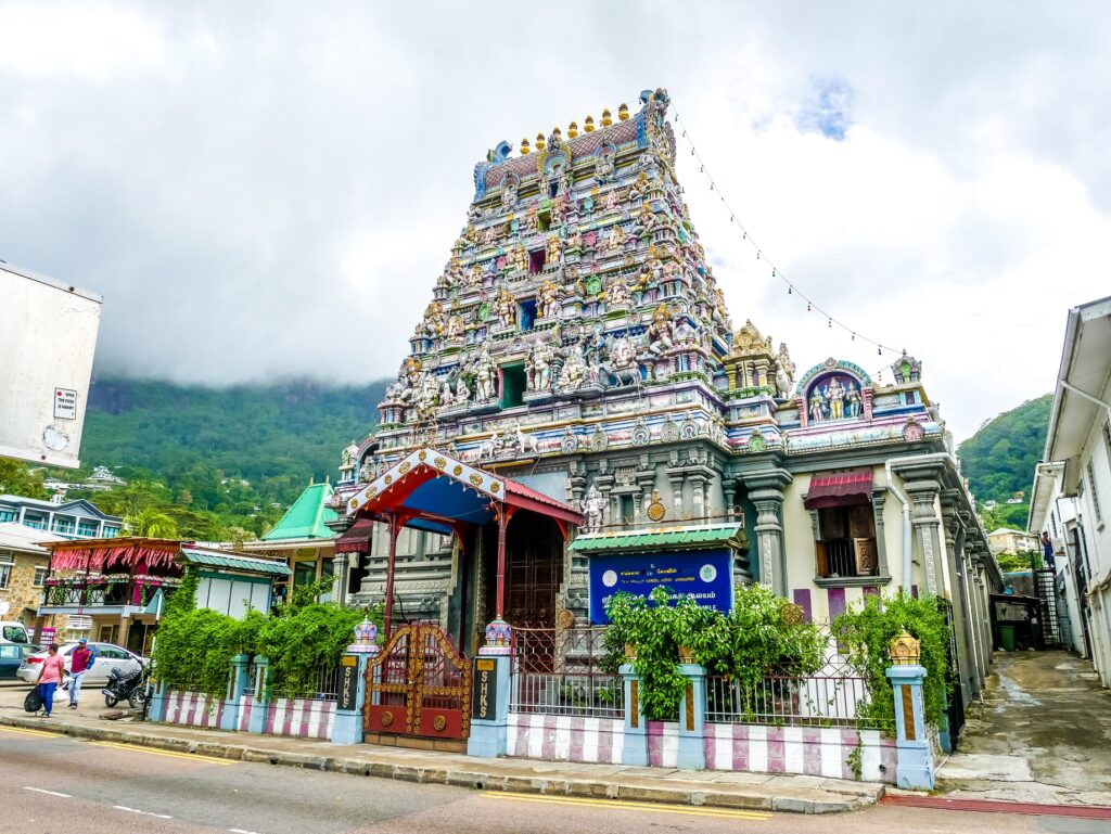 Visiter les Seychelles et voir le temple indou Sri Navasakti Vinayagar à Victoria.