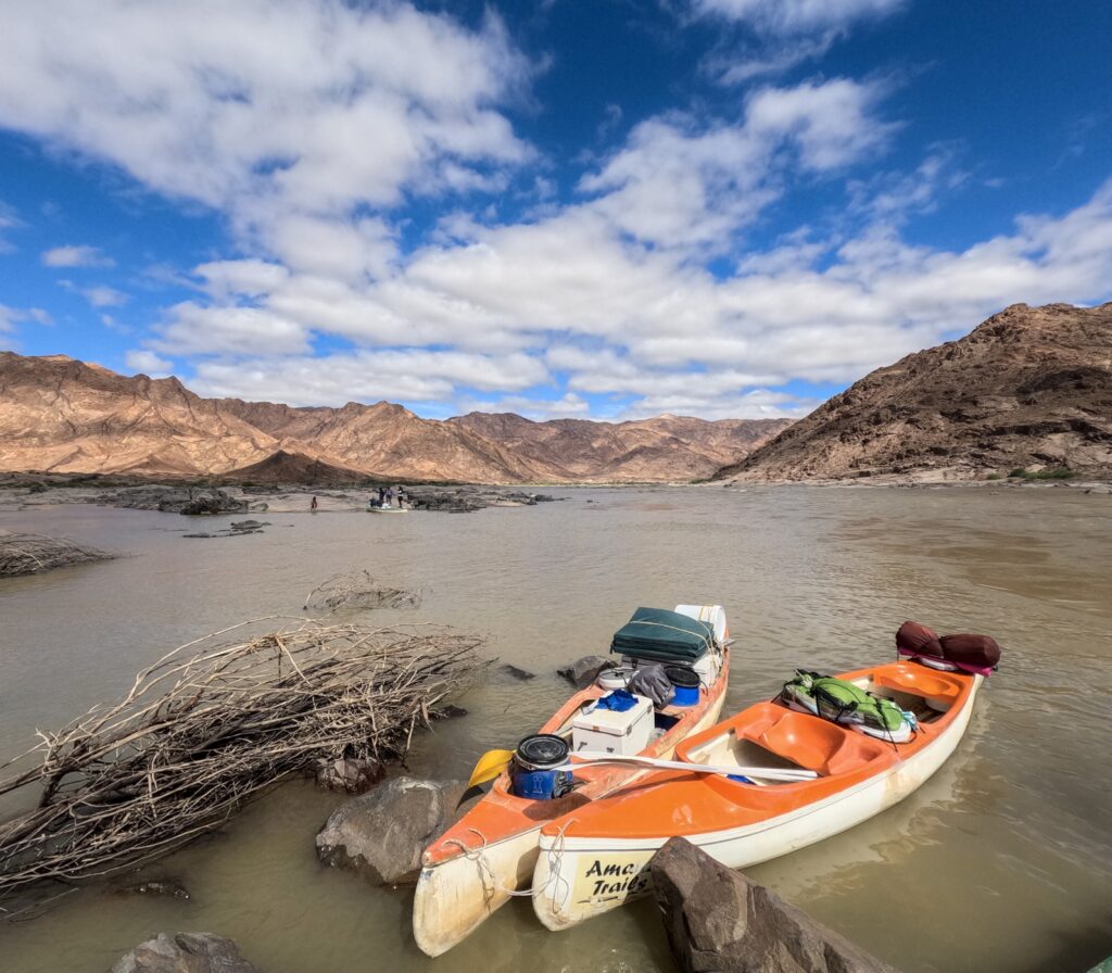One of our favorite thing to do in Namibia, the kayak descent of the Orange River.
