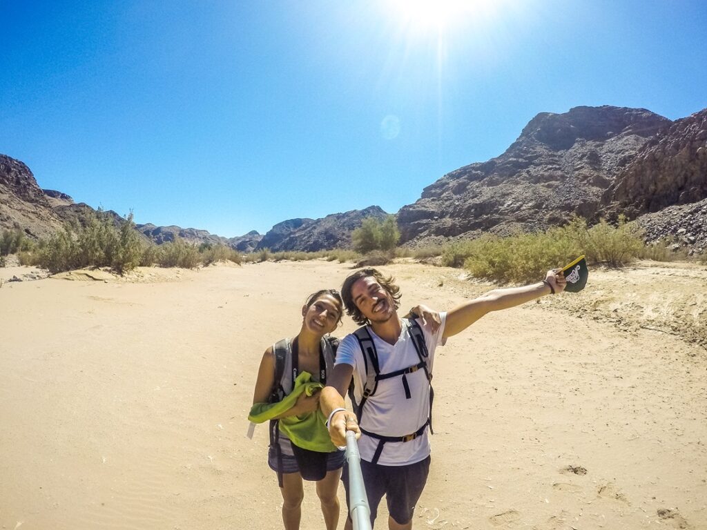 Romain et Nina de Ze Caillou à Ais Ais lors d'un voyage en Namibie à découvrir sur leur blog de voyage.