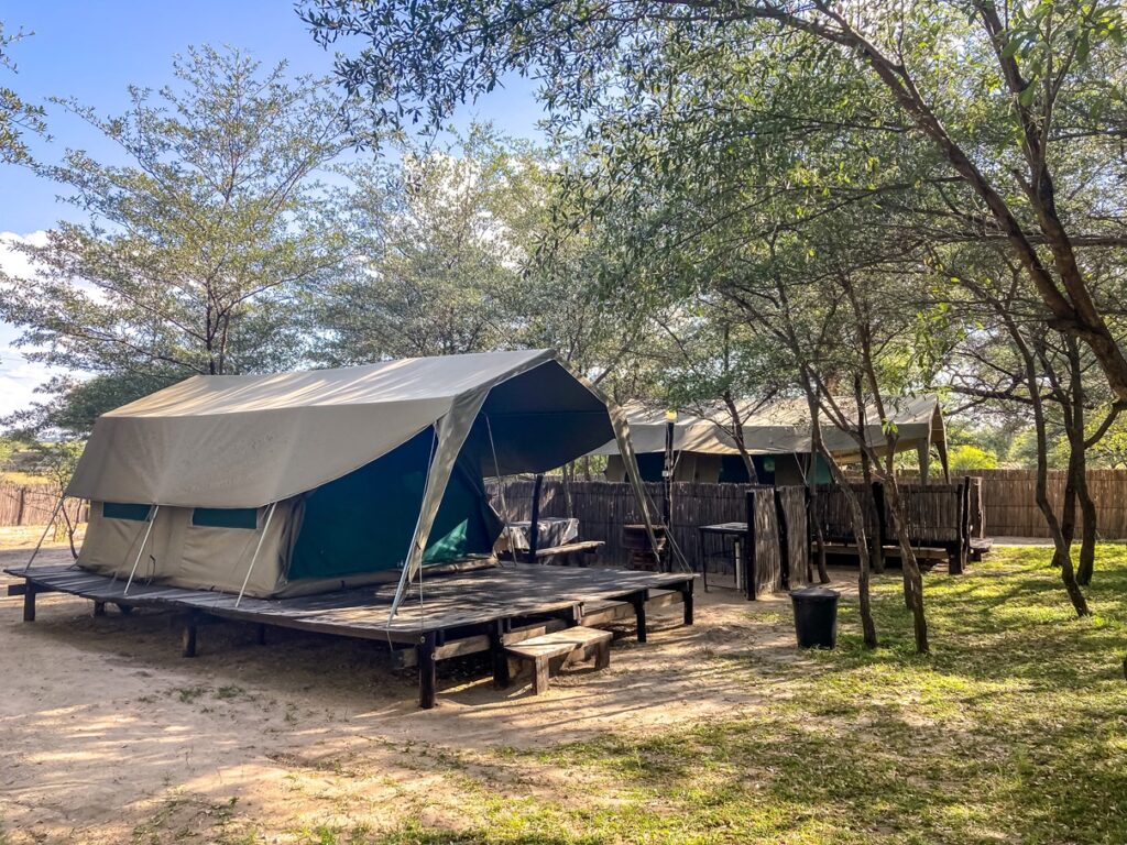 Camping face à l'okavango lors de notre voyage en namibie.