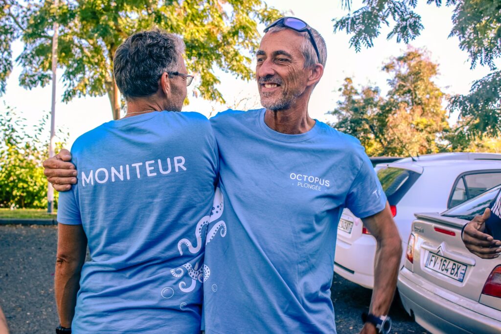 Bertrand à gauche et Pascal, de la team d'Octopus Plongée à la Réunion.