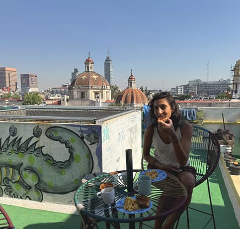 Petit déjeuner sur le rooftop de notre hébergement à Mexico City.