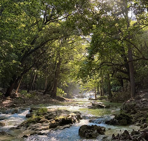 La magnifique rivière qui coule dans le parc de Chiflon dans la région du Chiapas au Mexique.