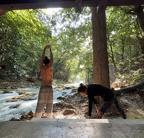 Camping au parc de Chilfon, visiter le Chiapas en pleine nature et faire son yoga au bord de l'eau.