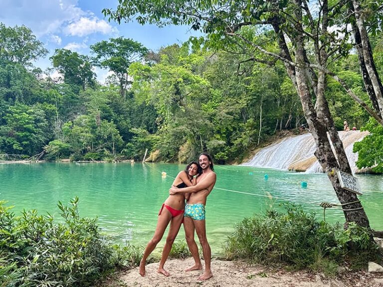Visiter le Chiapas et découvrez des spots ou l'eau et bleu turquoise, une merveille au Mexique.