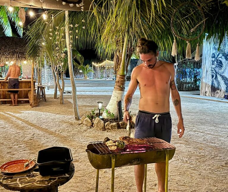 Petit BBQ lors de noter camping à Celestun dans le Yucatan au Mexique.