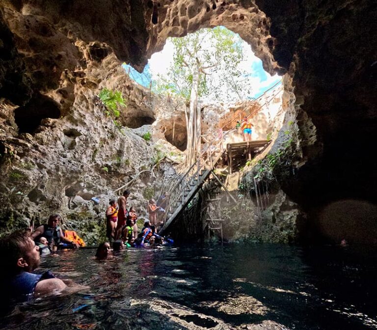 S'amuser toute la journée dans l'eau fraiche des cenotes d'Homun à côté de Merida.