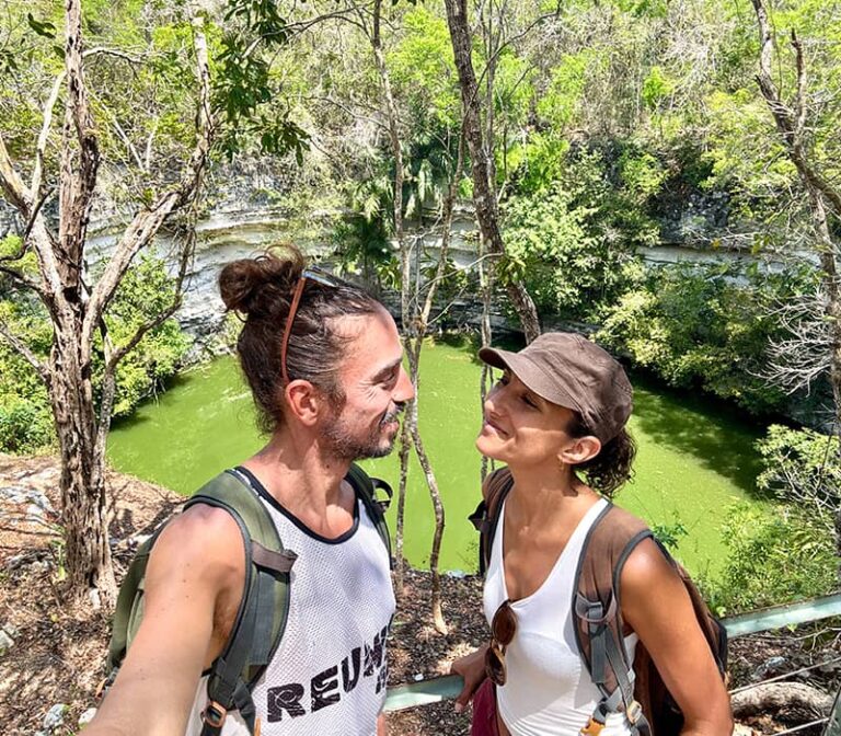 Un cenote sacré au coeur du site Maya de Chichen Itza dans le Yucatan au Mexique.